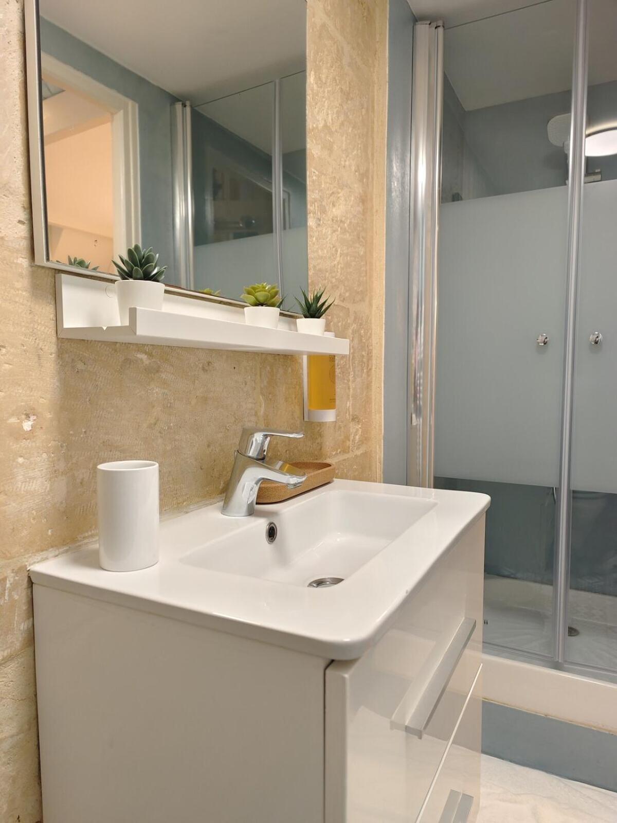 Studio Lumineux Et Fleuri Idealement Situe Lägenhet Caen Exteriör bild